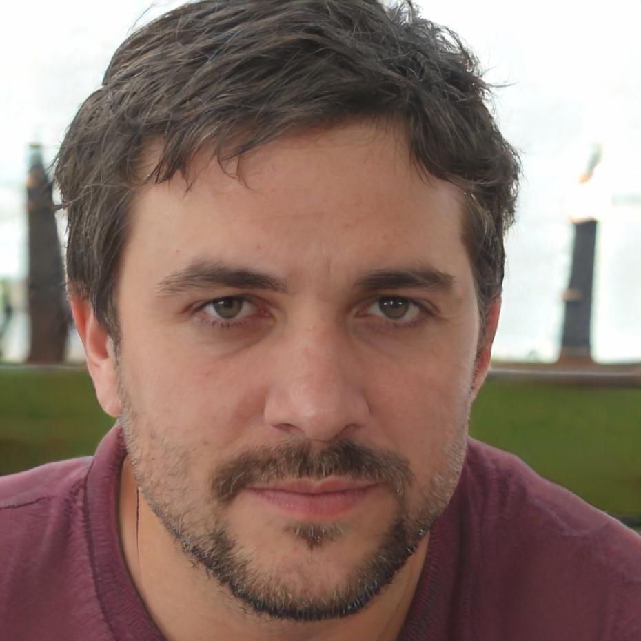 Trainer Florian Meier gibt Einführung in Dance Fitness Techniken